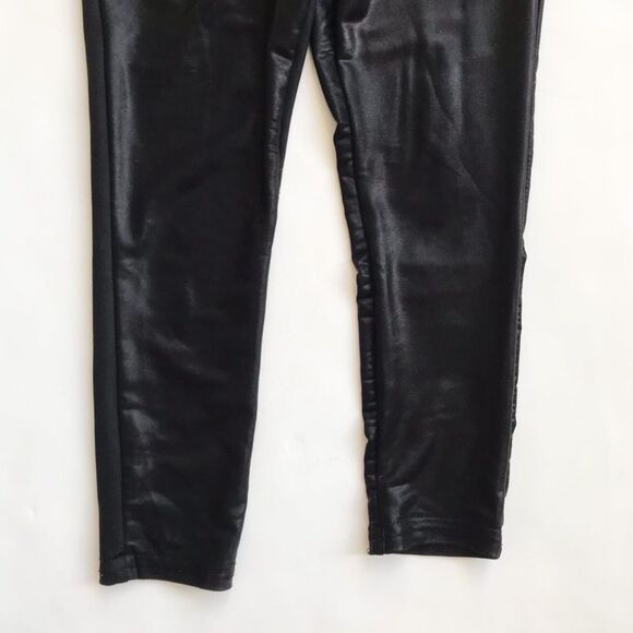 Quinn and Fox black shinny leggings GUC - piling on the back thigh 12-24 months - Picture 3 of 6